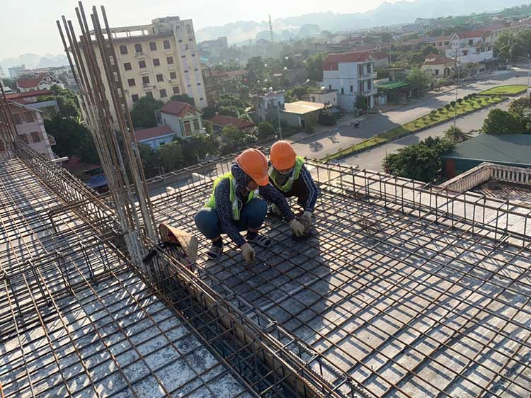 Thép sàn 2 lớp đặt song song hay so le?