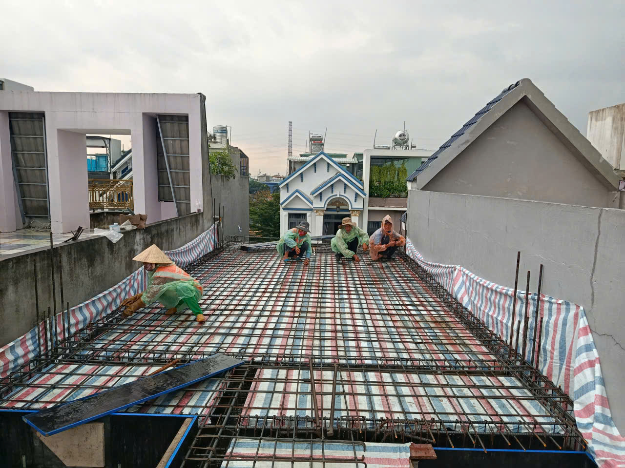 Thi công khung bê tông cốt thép nhà phố